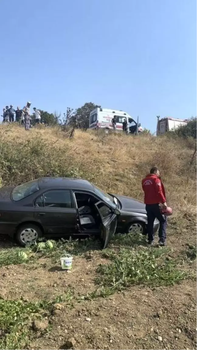 Balıkesir'de otomobil tarlaya uçtu, sürücü yaralandı