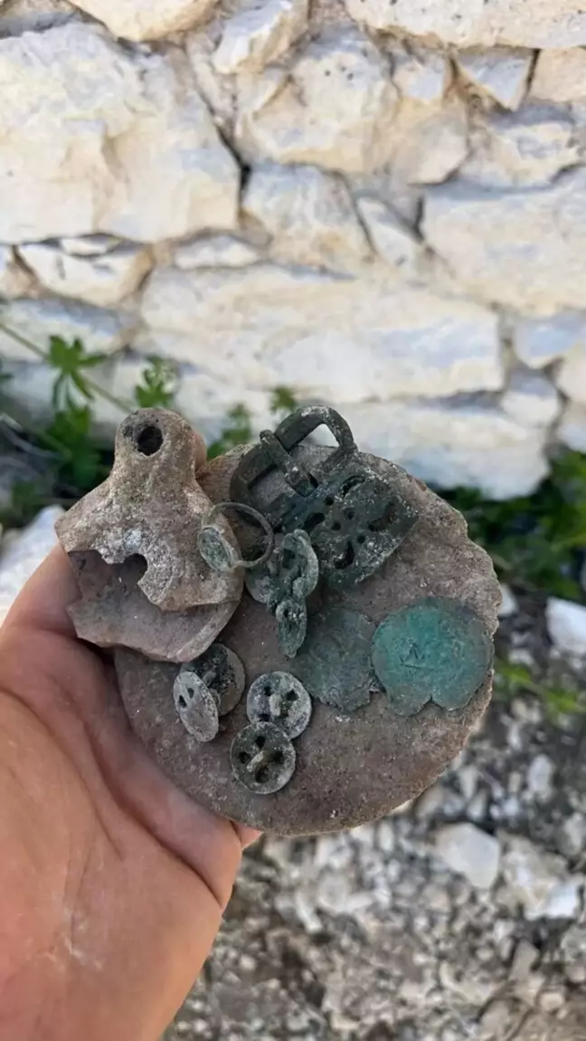 Aydın'da Kaçak Kazıda Tarihi Eserler Ele Geçirildi