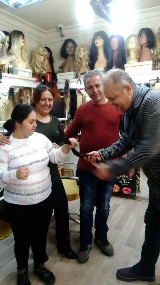 Down Sedromlu Necmiye'nin Saçları, Kanser Hastası İçin Peruk Olacak