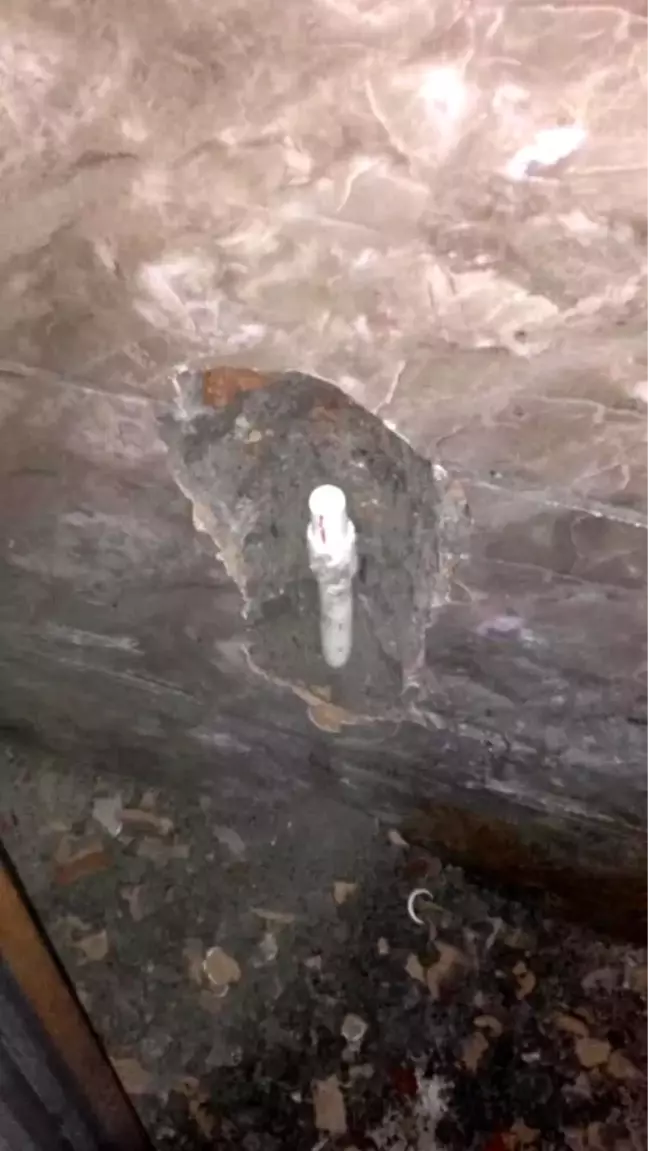 Cami Tuvaletlerindeki Fayansları Kırıp, Muslukları Çaldılar