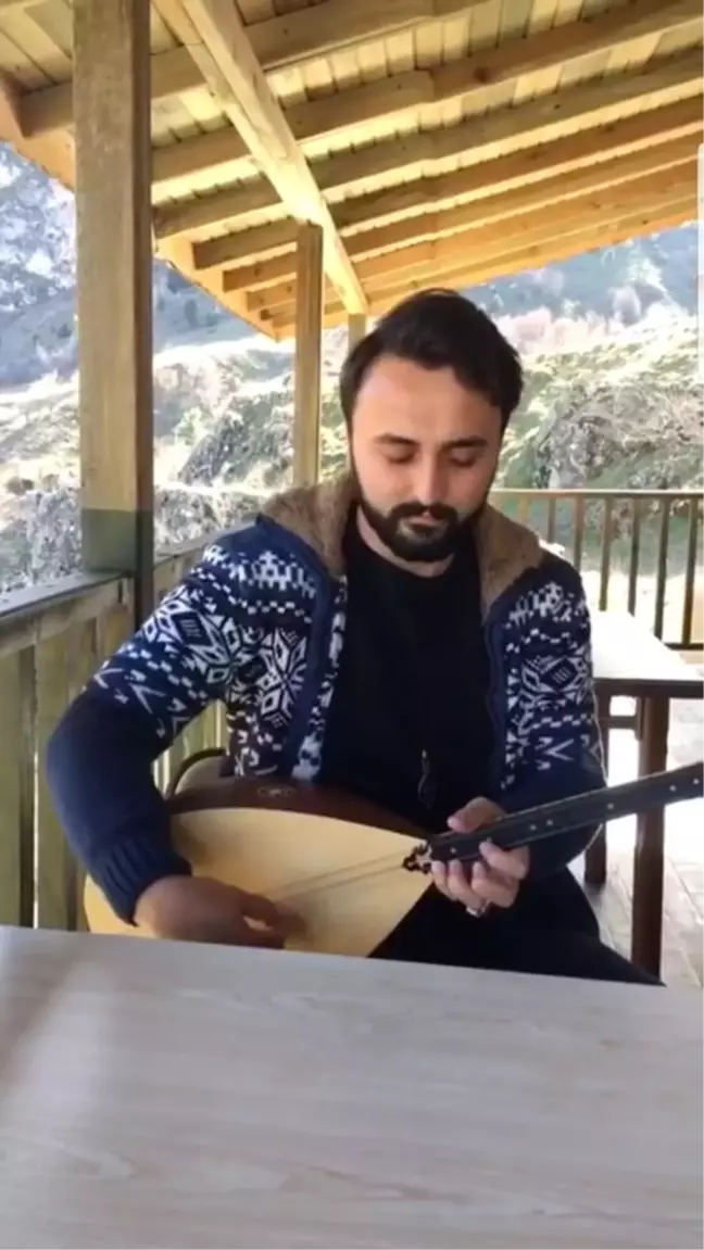 Tarihi Kanyon'da Söylediği Türkü Sosyal Medyada Tıklanma Rekorları Kırıyor