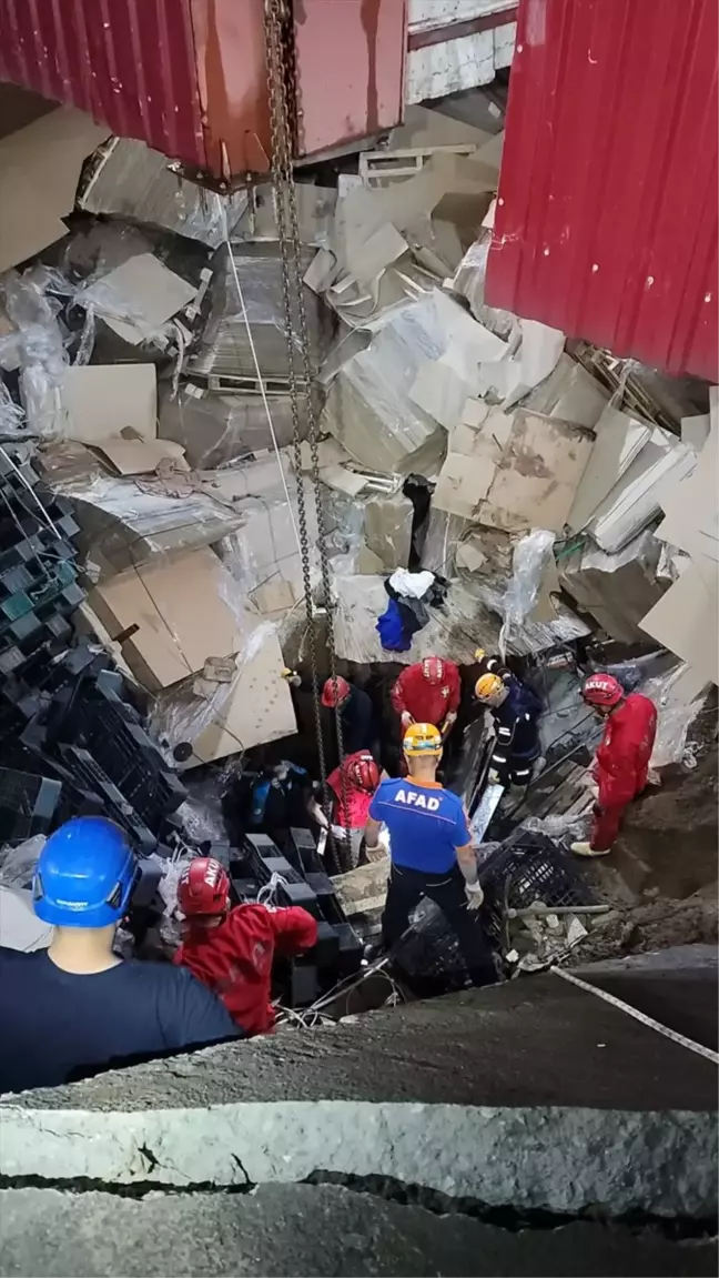 Giresun'da fabrika göçüğünde 2 işçi kurtarıldı