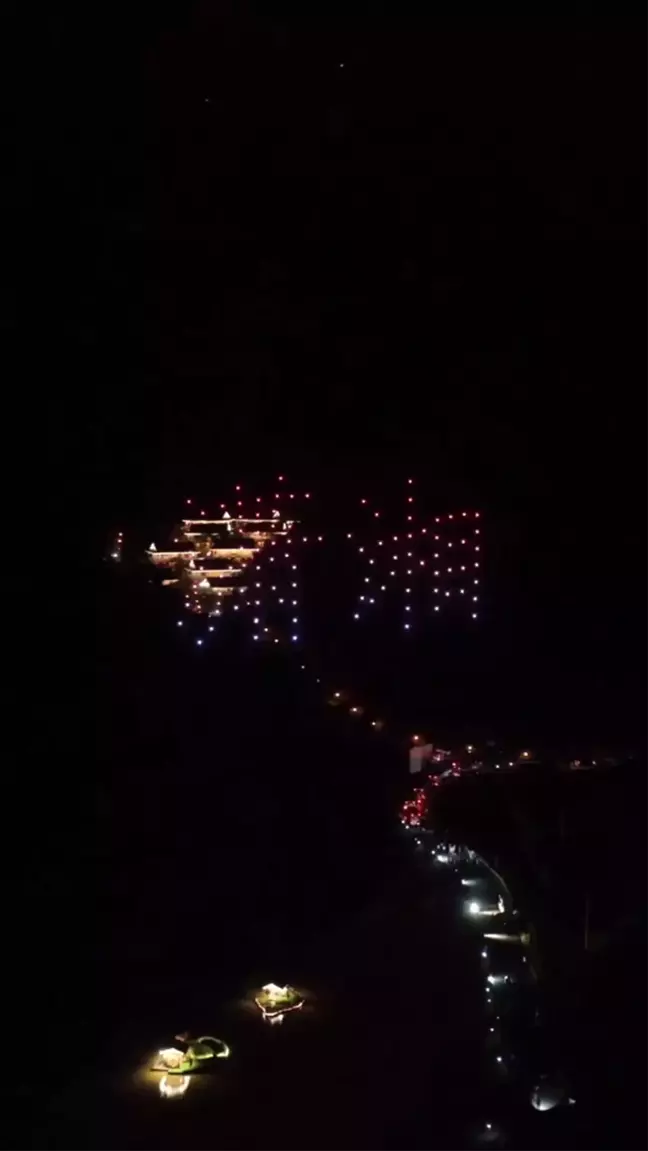 Drone'lu ışık gösterisinden çeşitli görüntüler