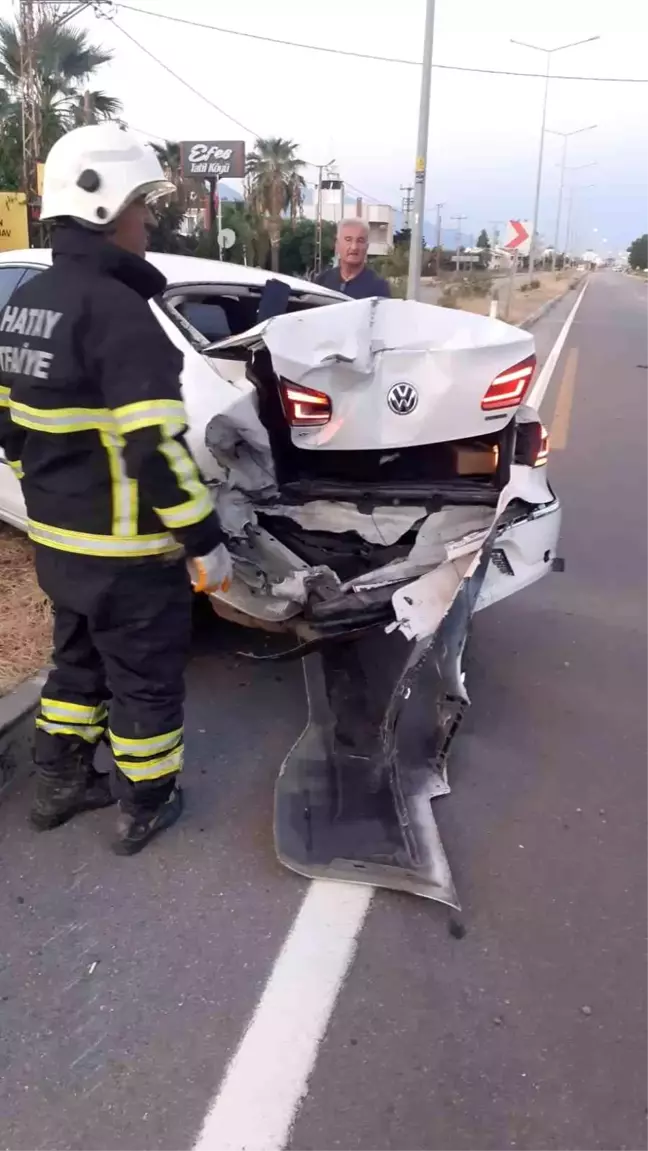 Hatay'da kamyonet ile otomobilin çarpıştığı kazada 1 kişi yaralandı