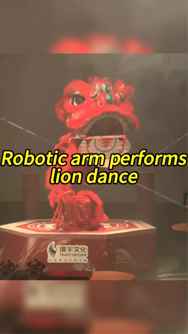 Çin'de Robotik Kolun Aslan Dansı Performansı Beğeni Topladı