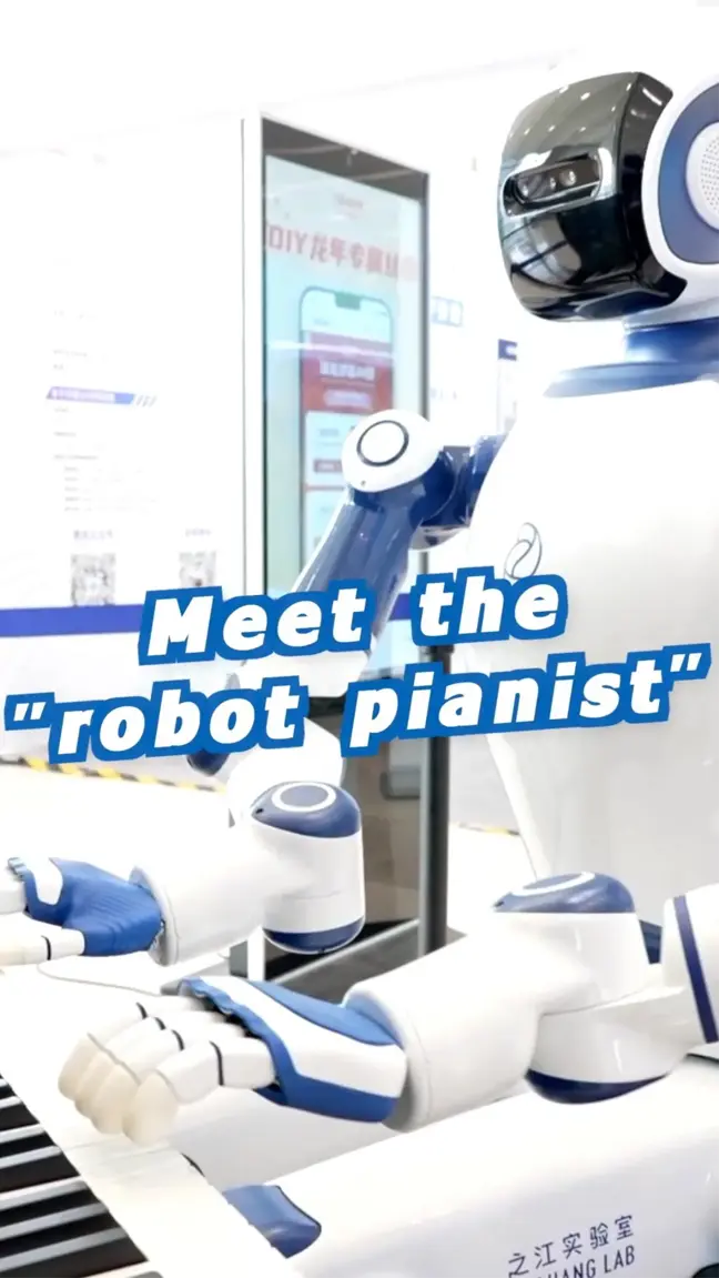 Piyano çalan robot sergilendi