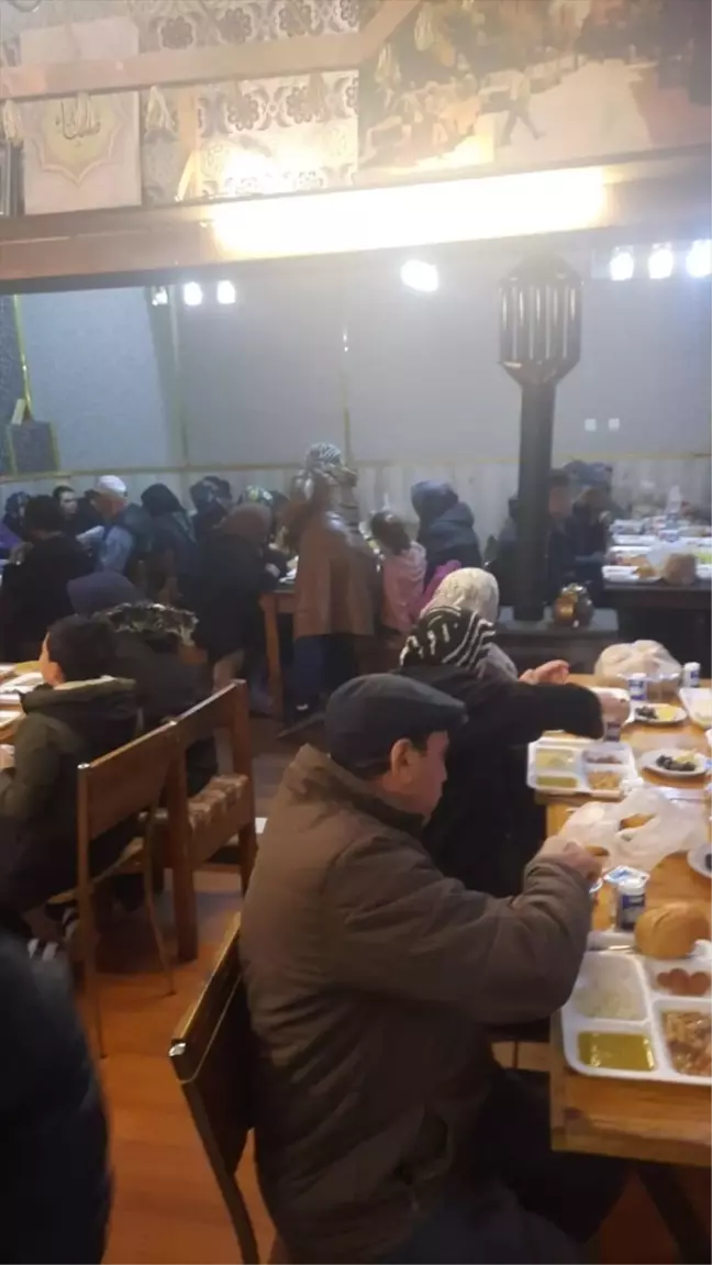 Afyonkarahisar'da 500 Kişiye Vakıf İftarı Verildi