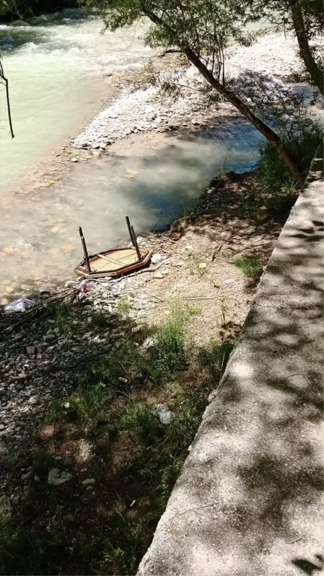 Çemişgezek'te Parktaki Masalara Zarar Verenler Tespit Edilecek