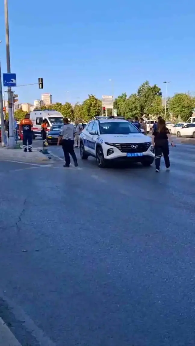 Kartal'da Kavşakta Meydana Gelen Trafik Kazasında Bir Yolcu Yaralandı