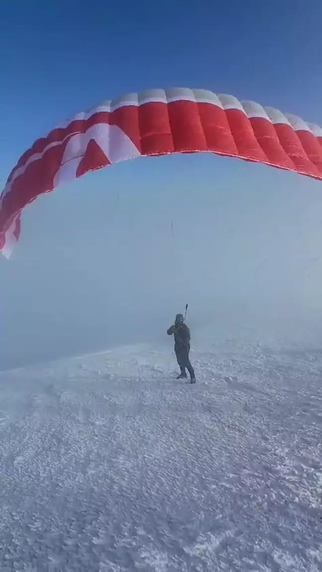 Ağrı Dağı'nda Yamaç Paraşütü Avrupa Rekoru Kırıldı