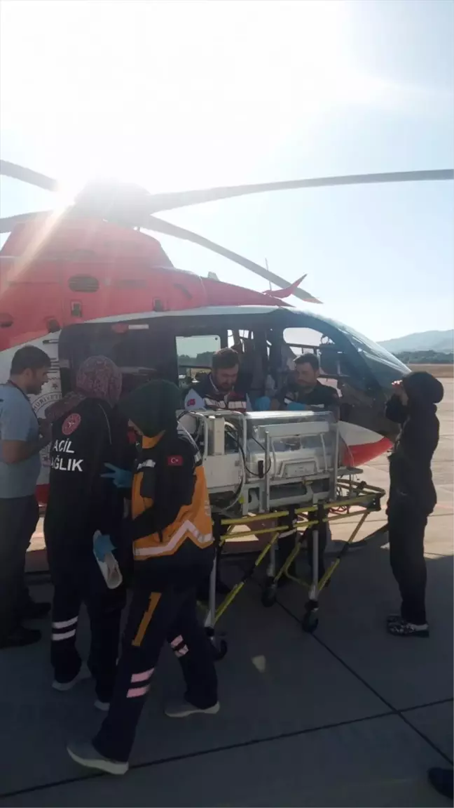 Tokat'ta kalp damarlarındaki rahatsızlık için tedavi gören bebek ambulans helikopterle Konya'ya gönderildi