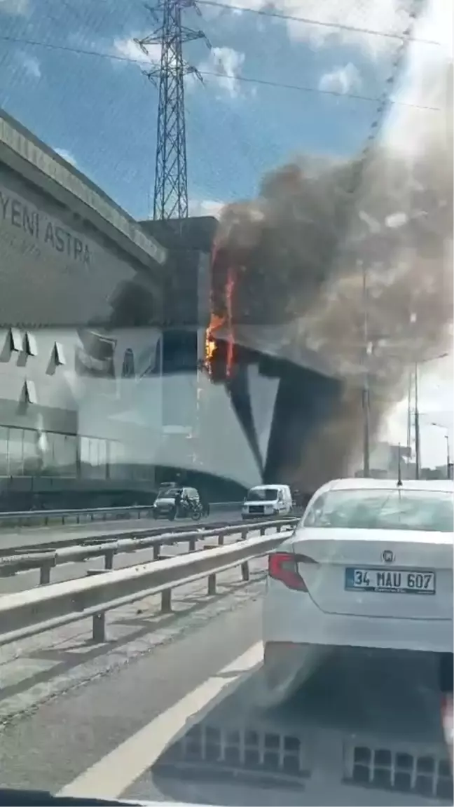 Bahçelievler'deki Özel Okulda Yangın Çıktı