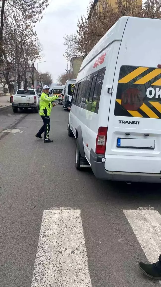 Kars'ta Okul Servis Araçlarına Denetim