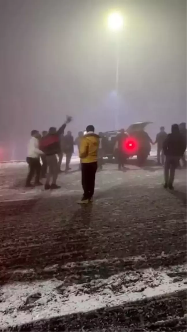 Elazığ'da Kar Yağışı Eğlencelere Sahne Oldu