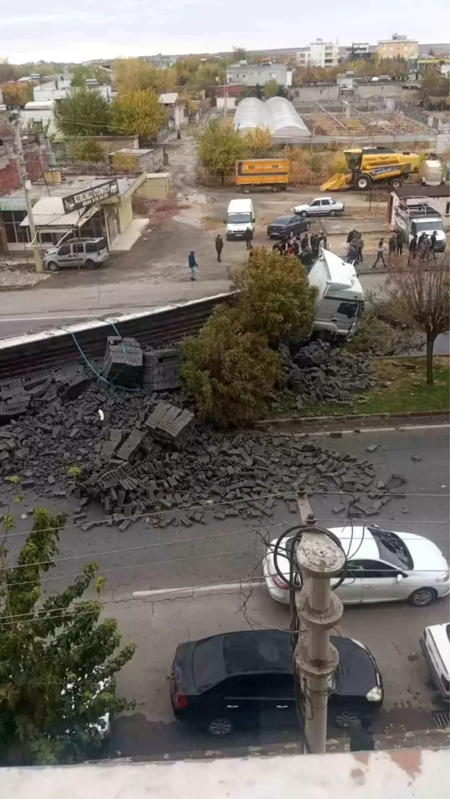 Şanlıurfa'da Tır Kazası: Sürücü Yaralandı