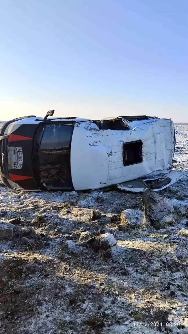 Diyarbakır'da Servis Minibüsü Devrildi: 12 Yaralı