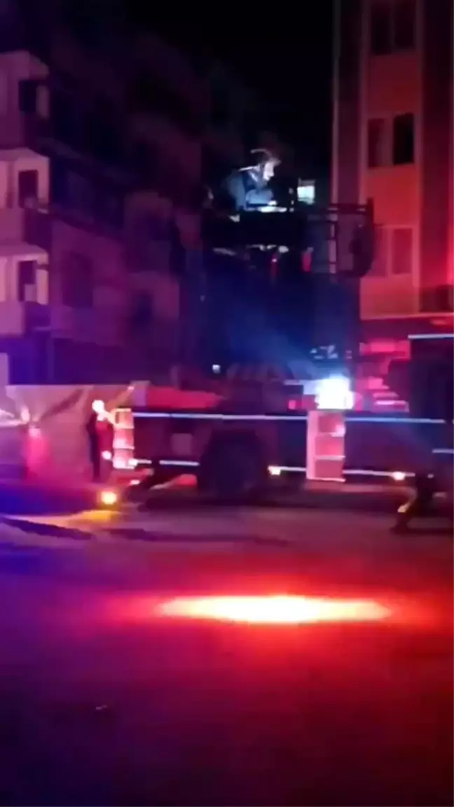 Şanlıurfa'da Binada Yangın: 4 Kişi Kurtarıldı