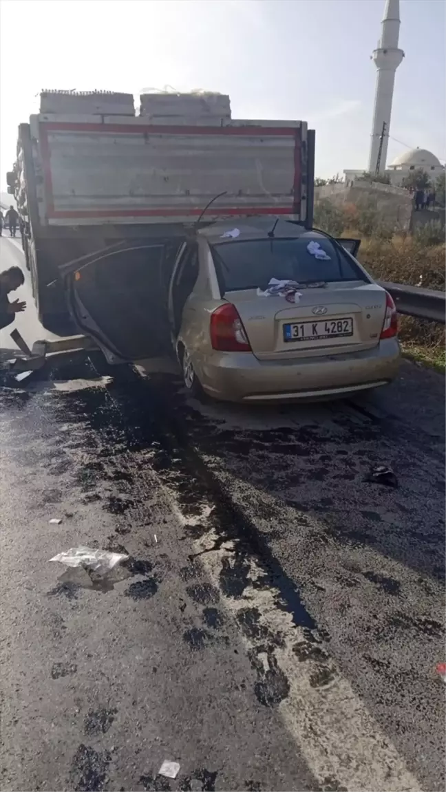 İskenderun'da Trafik Kazası: 2 Yaralı