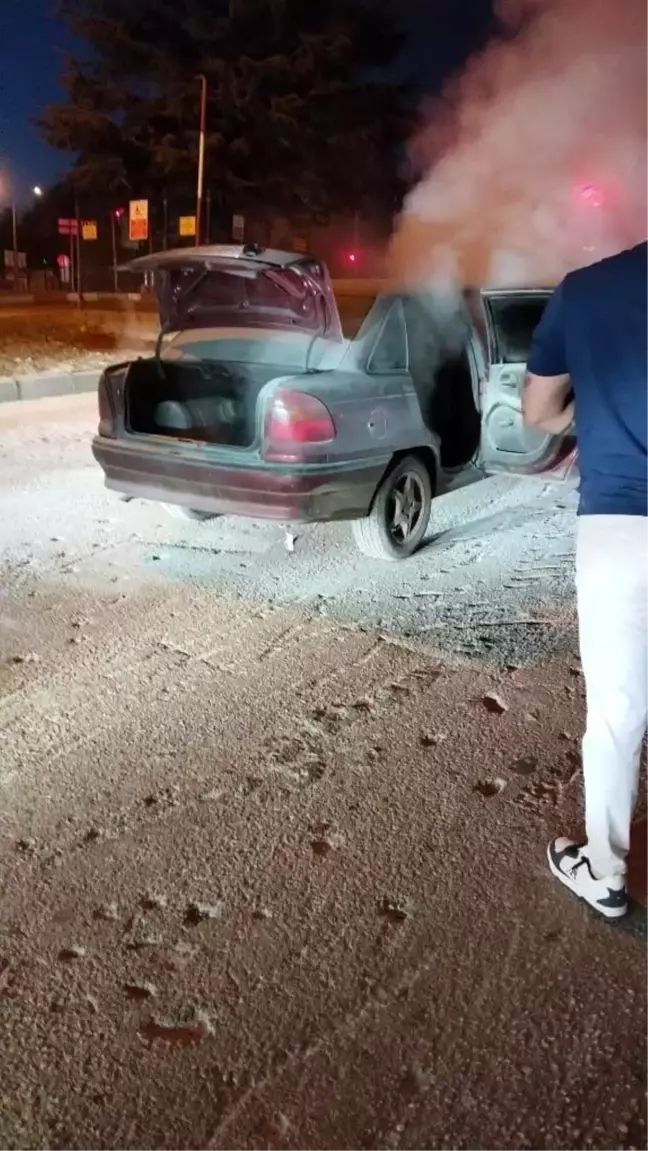 Elazığ'da Seyir Halindeki Araçta Yangın