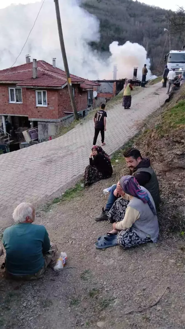 Bartın'da İftar Vaktinde Sobadan Sıçrayan Kıvılcımlar Yangın Çıkardı