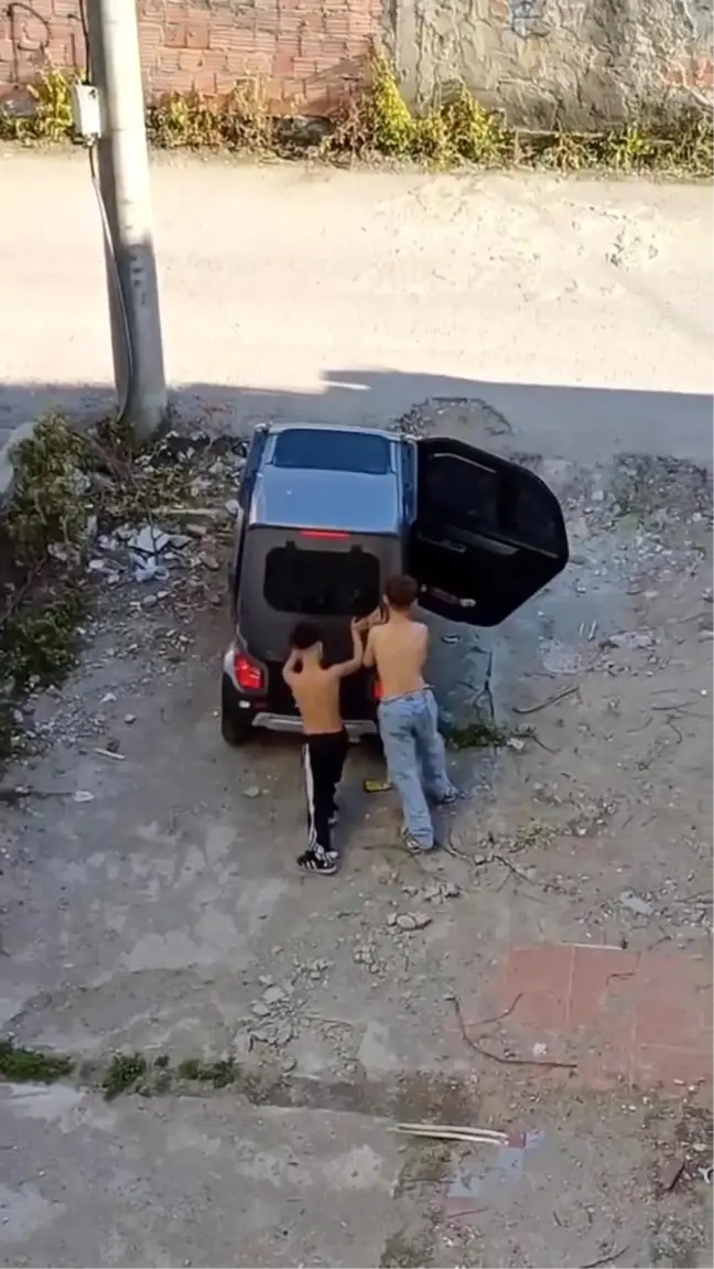 Kocaeli'de İki Çocuk Babalarına Ait Elektrikli Aracı İzinsiz Sürdü