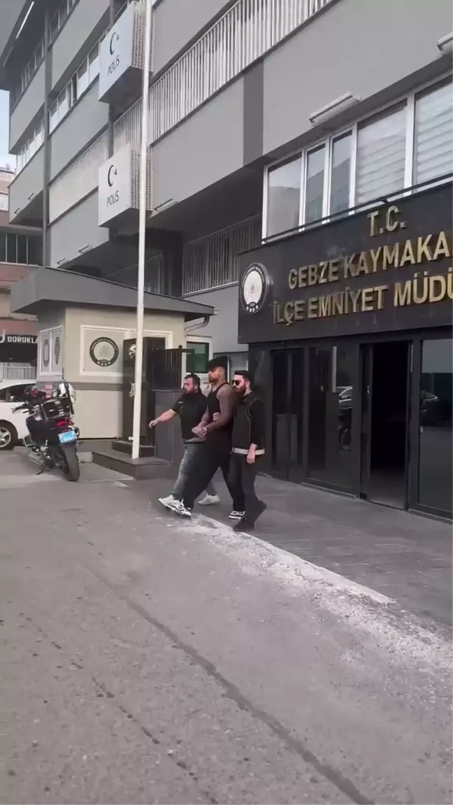 Uyuşturucu Kullanımını Özendiren Rapçi Tutuklandı