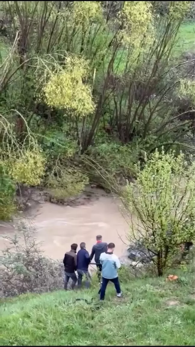 Gümüşhane'de Dereye Devrilen Araçta 1 Çocuk Hayatını Kaybetti
