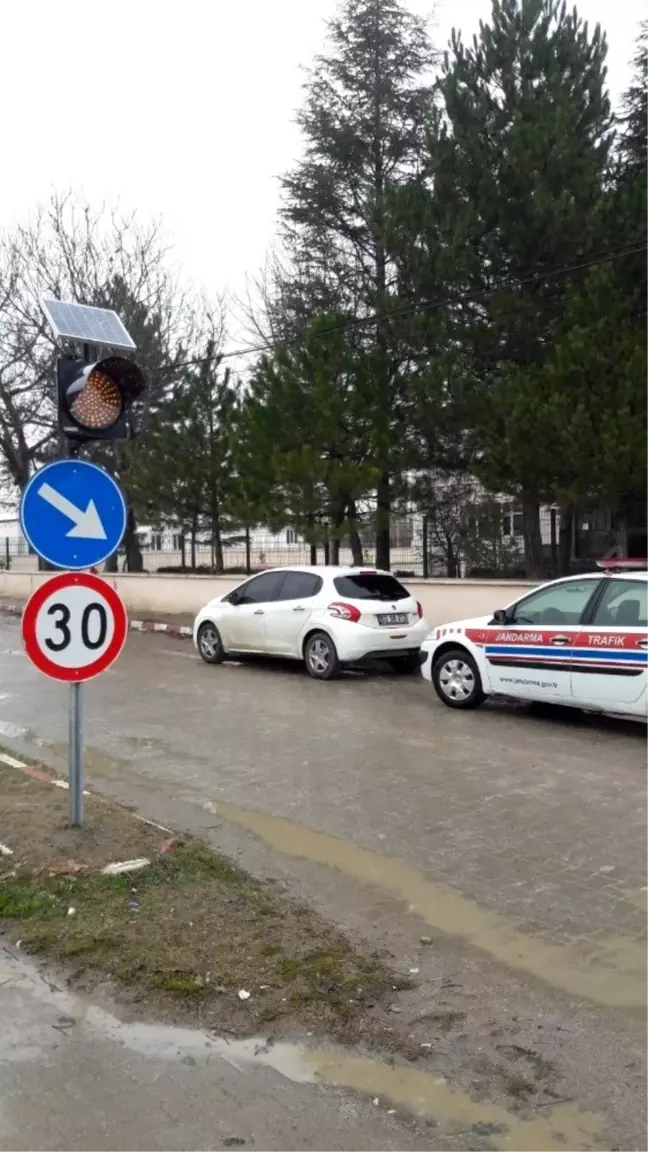 Şuhut'ta trafik ışık levhaları değiştirildi