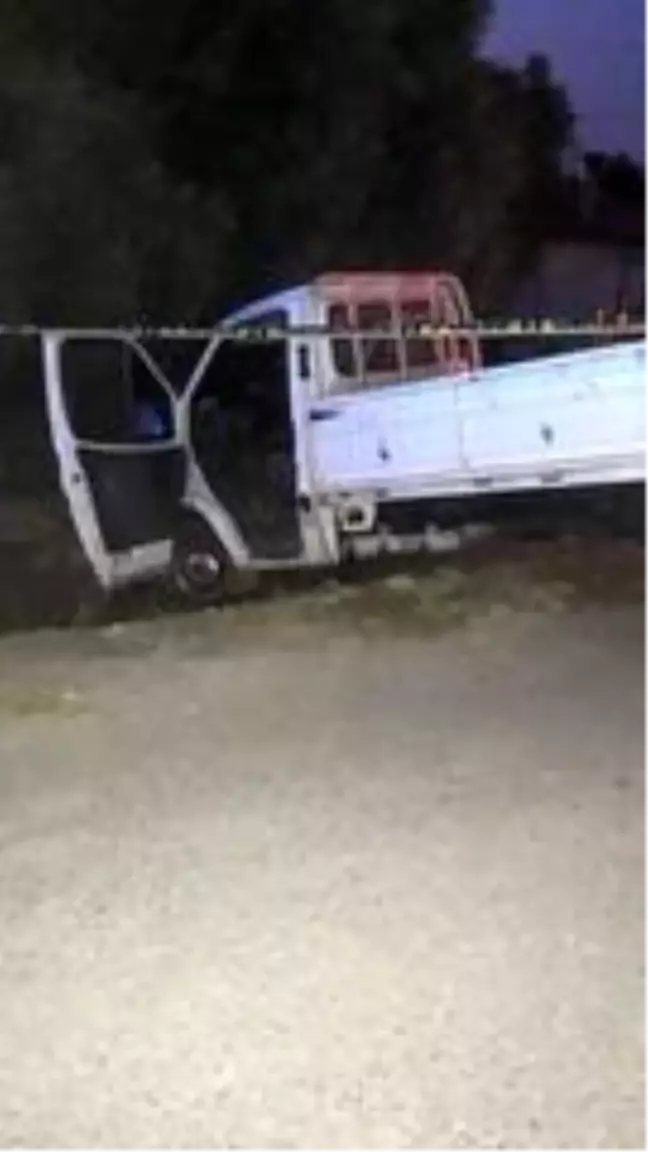 Polisten kaçarken su kanalına devrildi