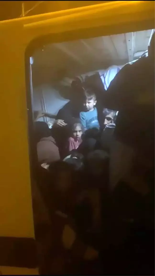 Çanakkale'de 38 Afganistan uyruklu kaçak göçmen yakalandı