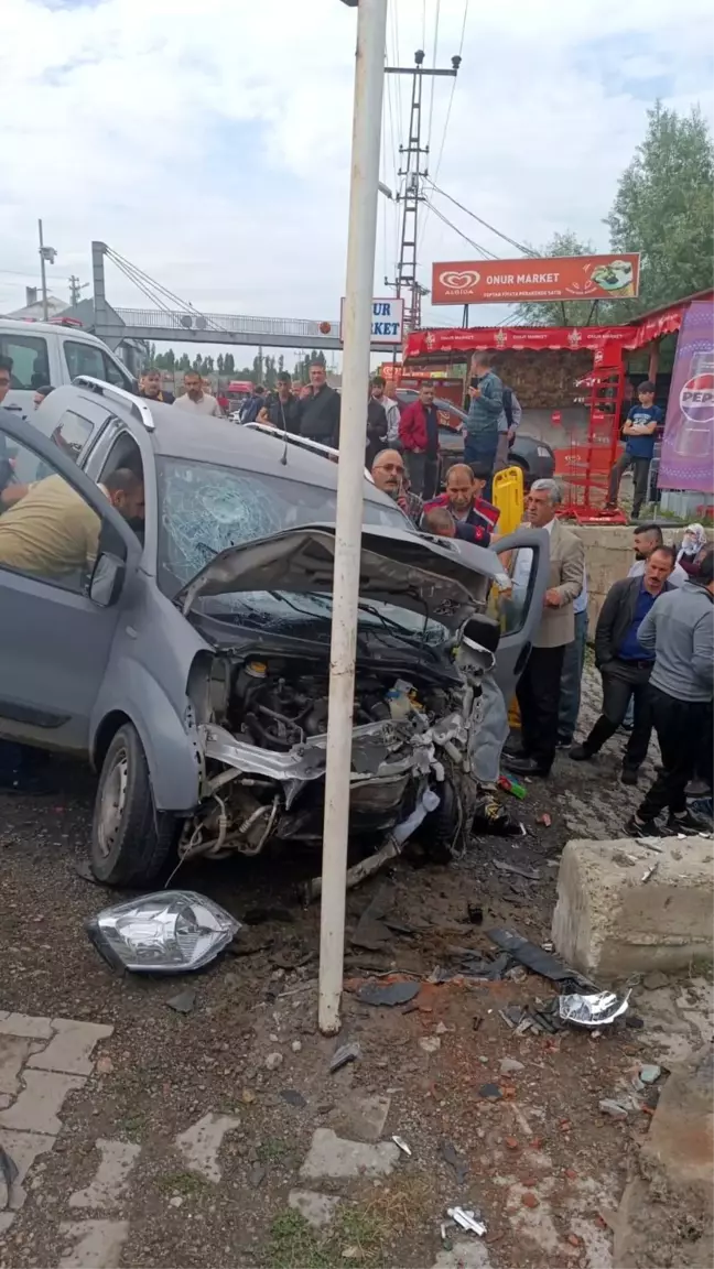 Ağrı'da Direksiyon Hakimiyetini Kaybeden Araç Kaza Yaptı, 4 Kişi Yaralandı