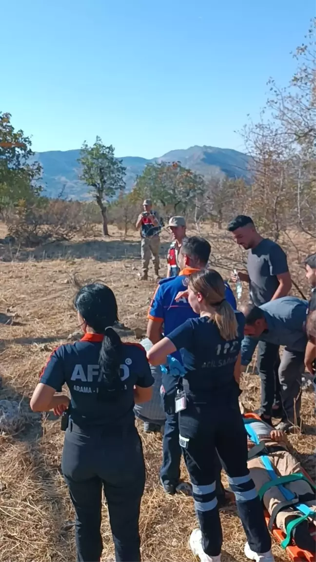 Ağaçtan Düşen Adam Ambulans Helikopterle Hastaneye Sevk Edildi