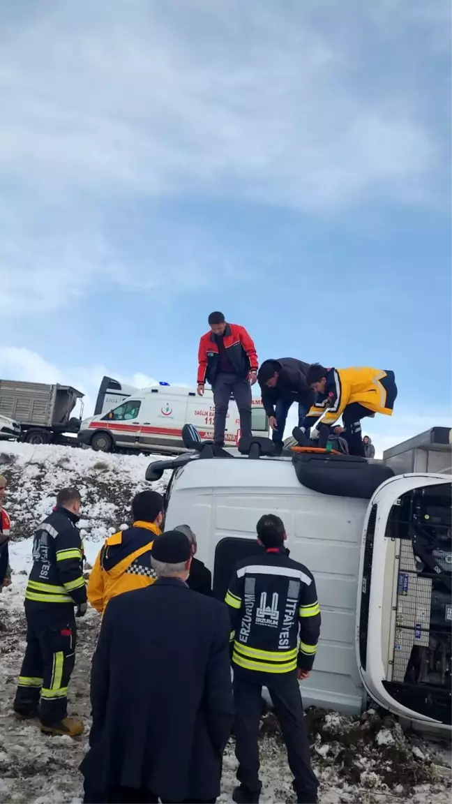 Erzurum'da Kamyon Devrildi, Sürücü Yaralandı