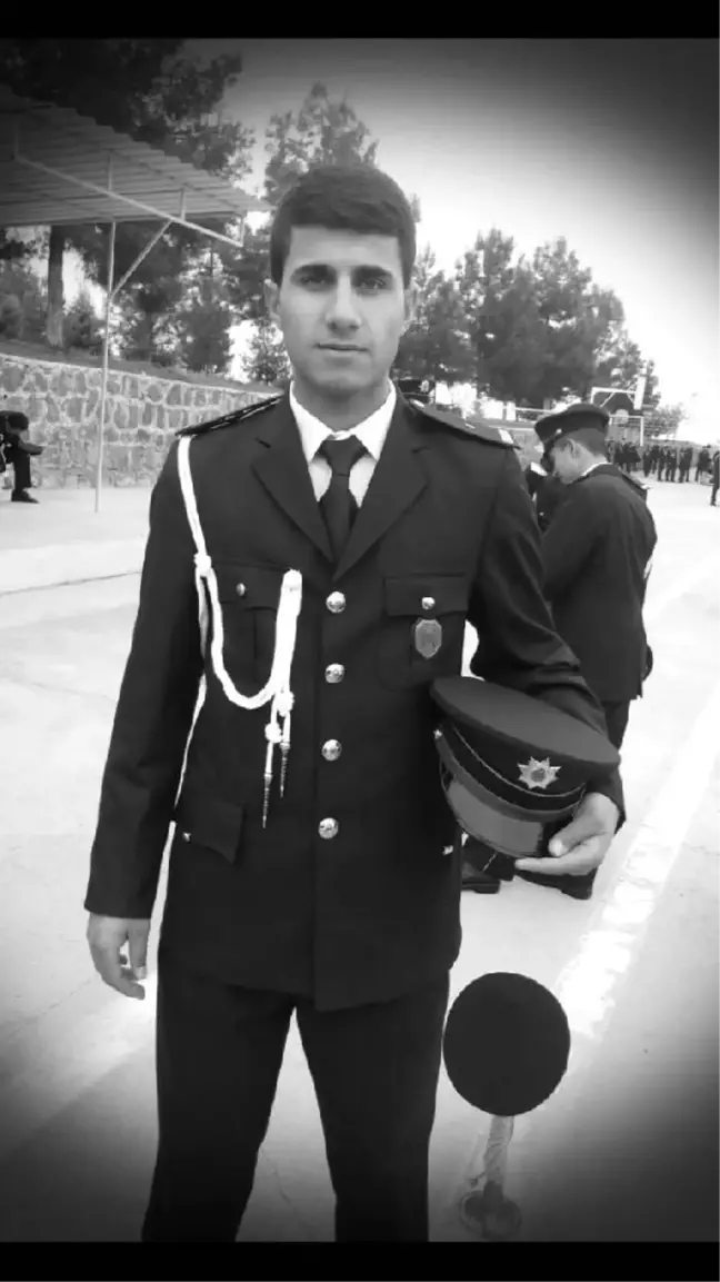 Şehit Polisin Muş'taki Baba Evine Ateş Düştü
