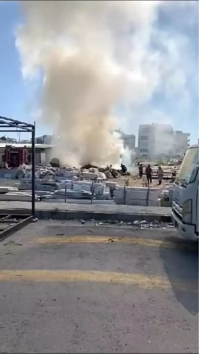 Elazığ'da Keresteciler Meydanında Yangın Çıktı