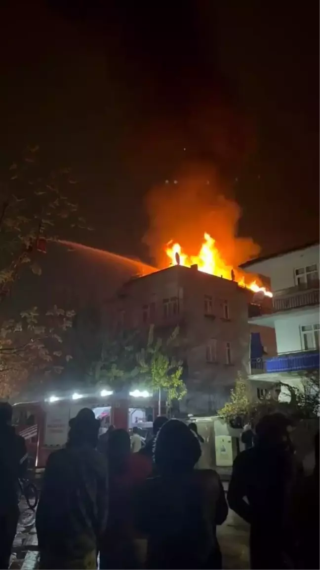 Elazığ'da Çatı Yangını Kontrol Altına Alındı