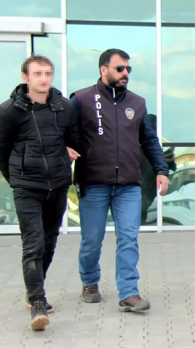 19 Yaşındaki Ayşe, İşe Giderken Sokak Ortasında Öldürüldü (3)