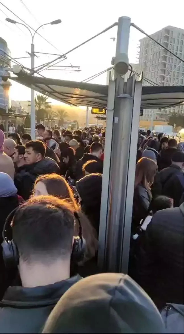 İstanbul Tramvay Hattında Trafik Yoğunluğu Sebebiyle Gecikmeler Yaşandı