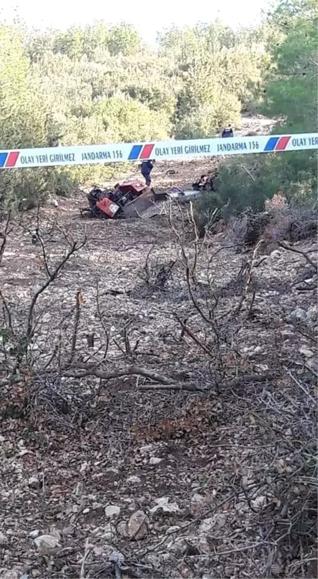 Devrilen traktörün altında kalan sürücü hayatını kaybetti