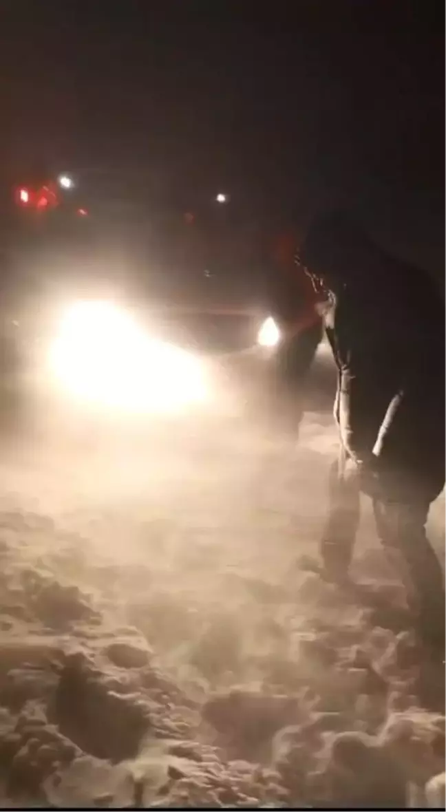Kars'ta donmak üzere olan 3 kişi kurtarıldı