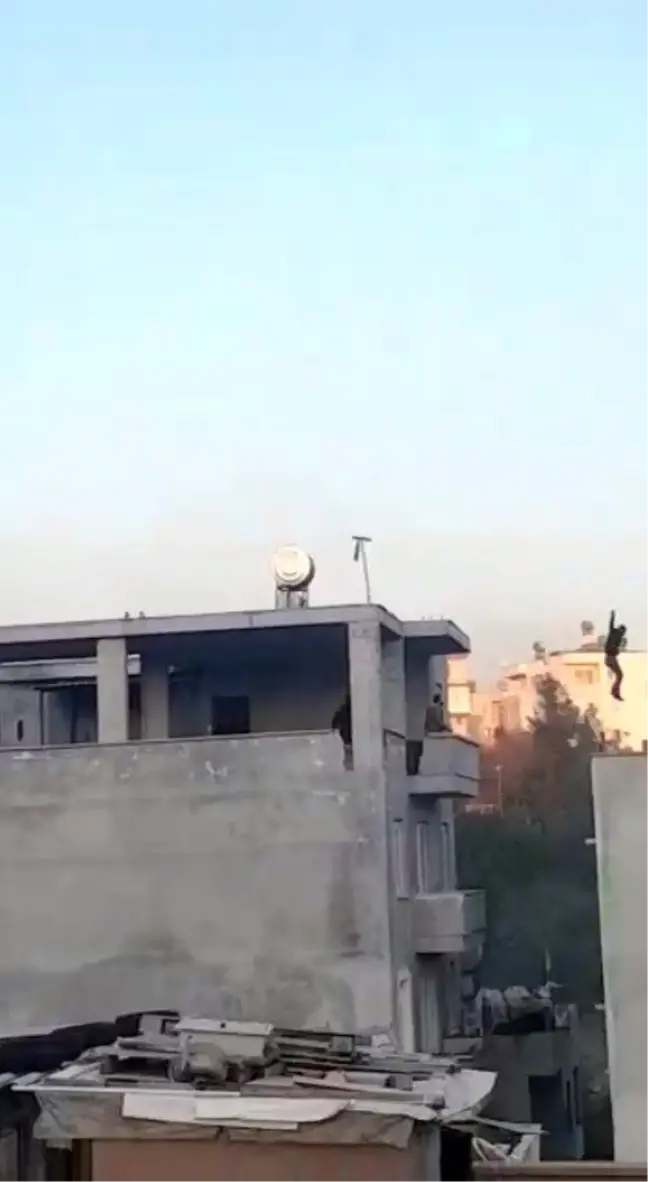 'Uçan torbacı' ayağı kırık yakalandı