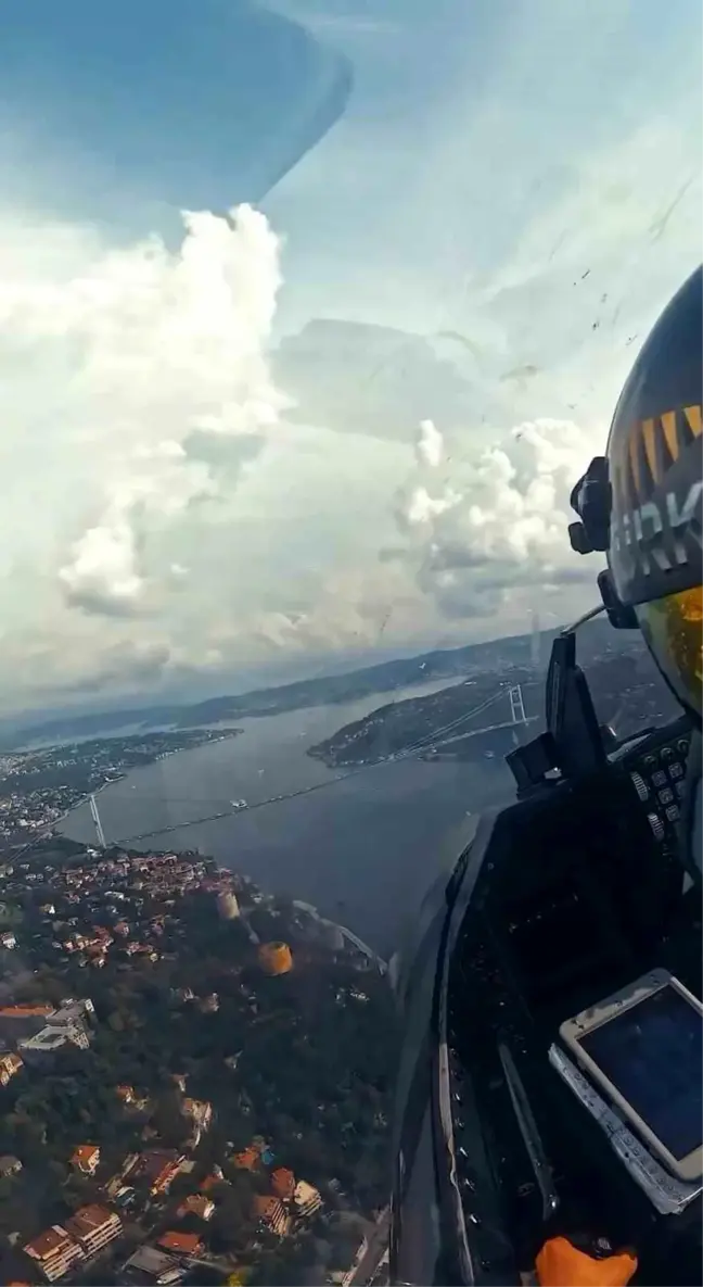 SOLOTÜRK İstanbul semalarında nefes kesti