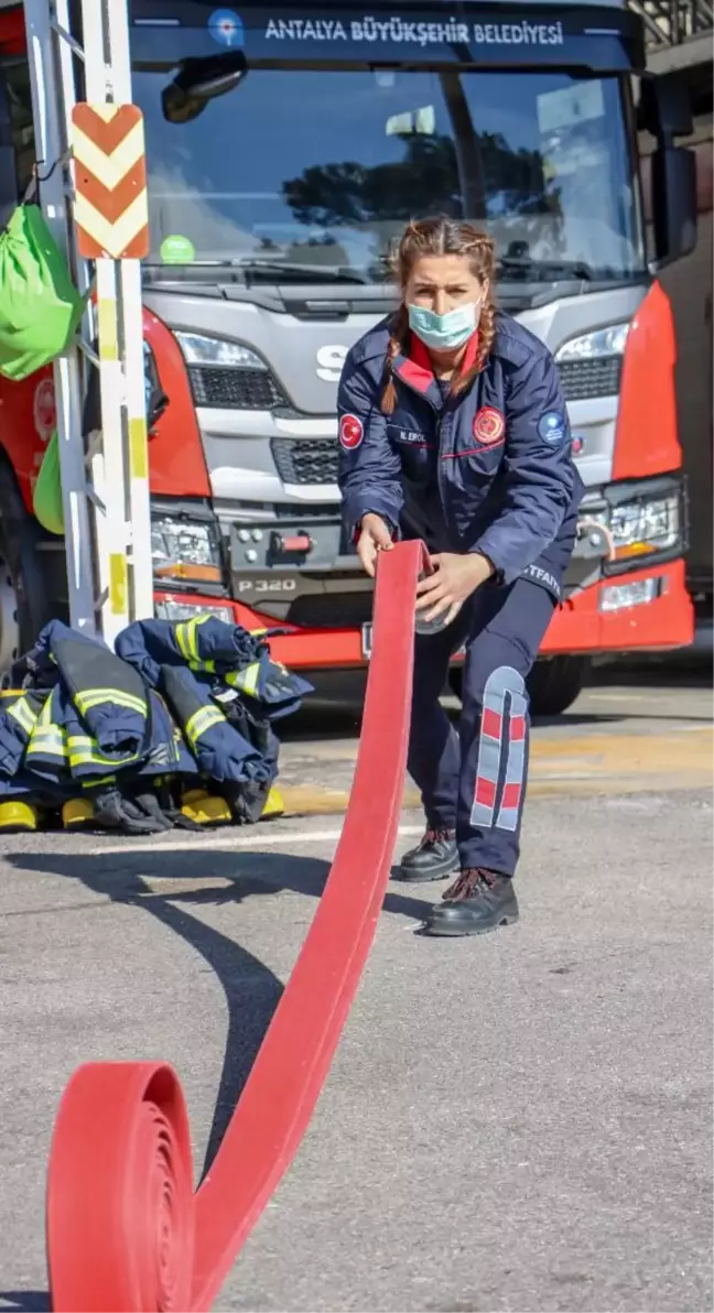 İki kardeş şehit itfaiyeci babalarının mesleğini sürdürüyor