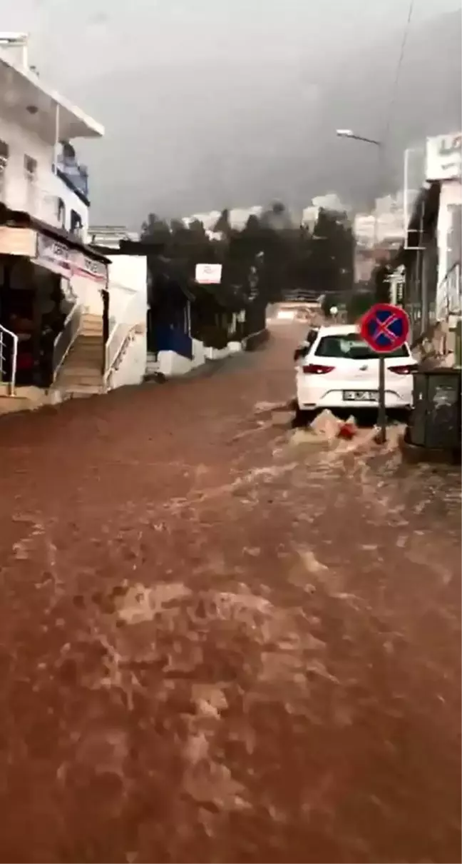 Antalya'da sağanak etkili oldu