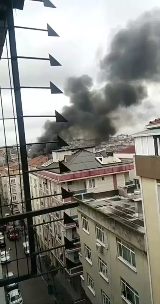 Bahçelievler'de korkutan çatı yangını