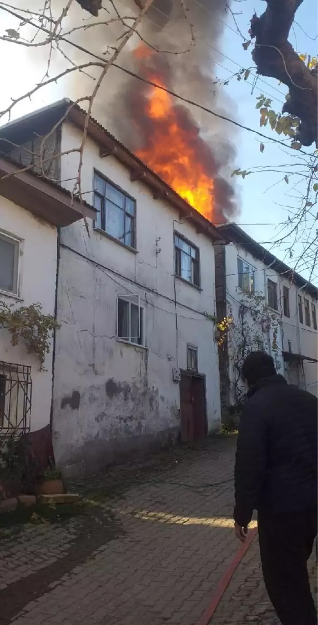 GÖREVİ BAŞINDA ŞEHİT OLAN İTFAİYE ERİ SON YOLCULUĞUNA UĞURLANDI