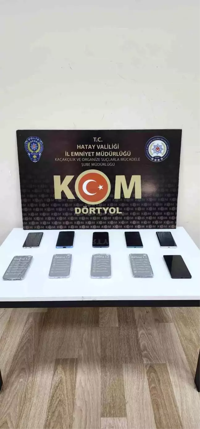 Hatay'da yapılan aramada 10 adet gümrük kaçağı cep telefonu ele geçirildi