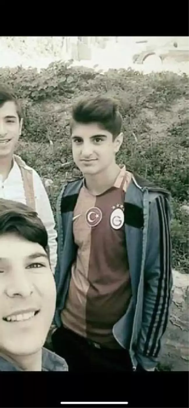 Fatih'te Çöken Binada Ölen İki Arkadaşın Cenazesi Adli Tıp'tan Alındı