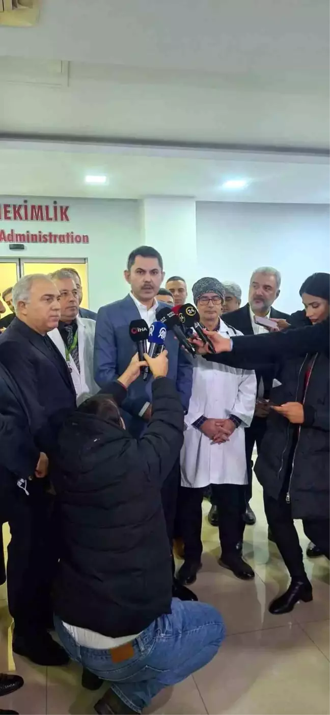 Murat Kurum, bıçaklı saldırıya uğrayan imamı ziyaret etti