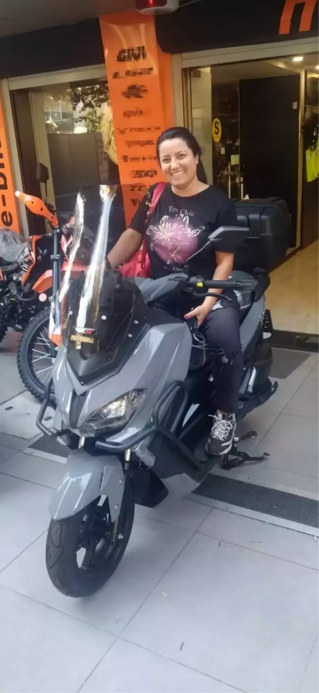 İzmir'de motosiklet kazasında kurye hayatını kaybetti